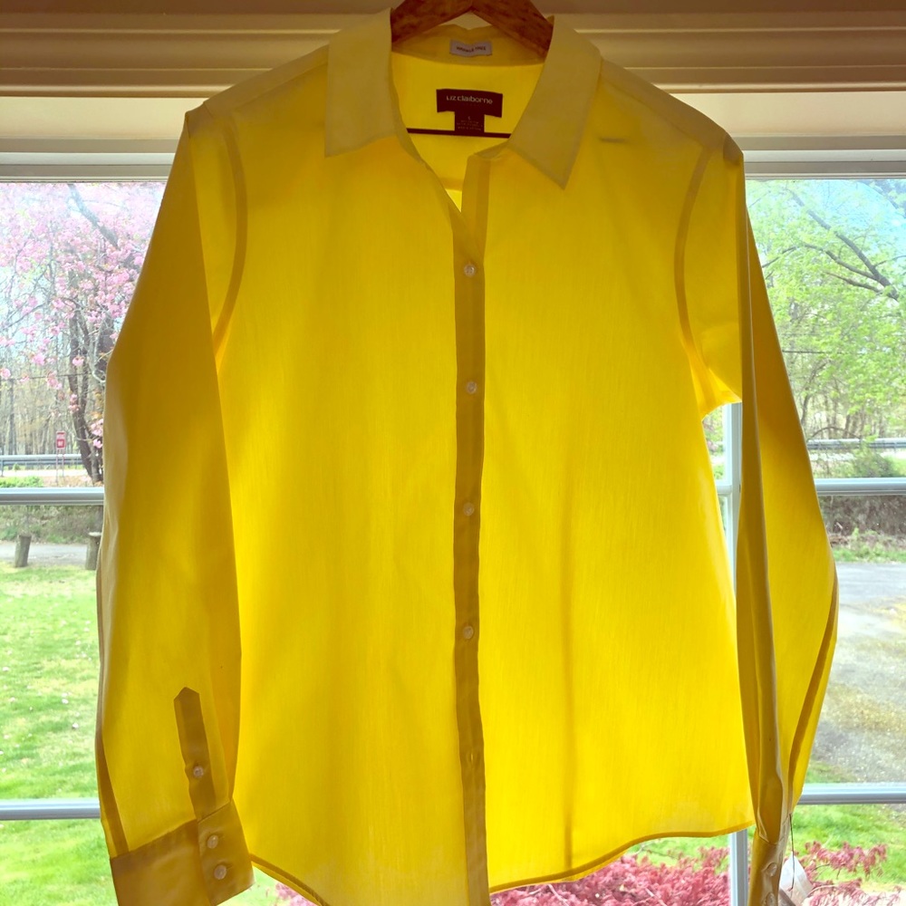 💐💐💐NWT Liz Claiborne Women’s Yellow Shirt